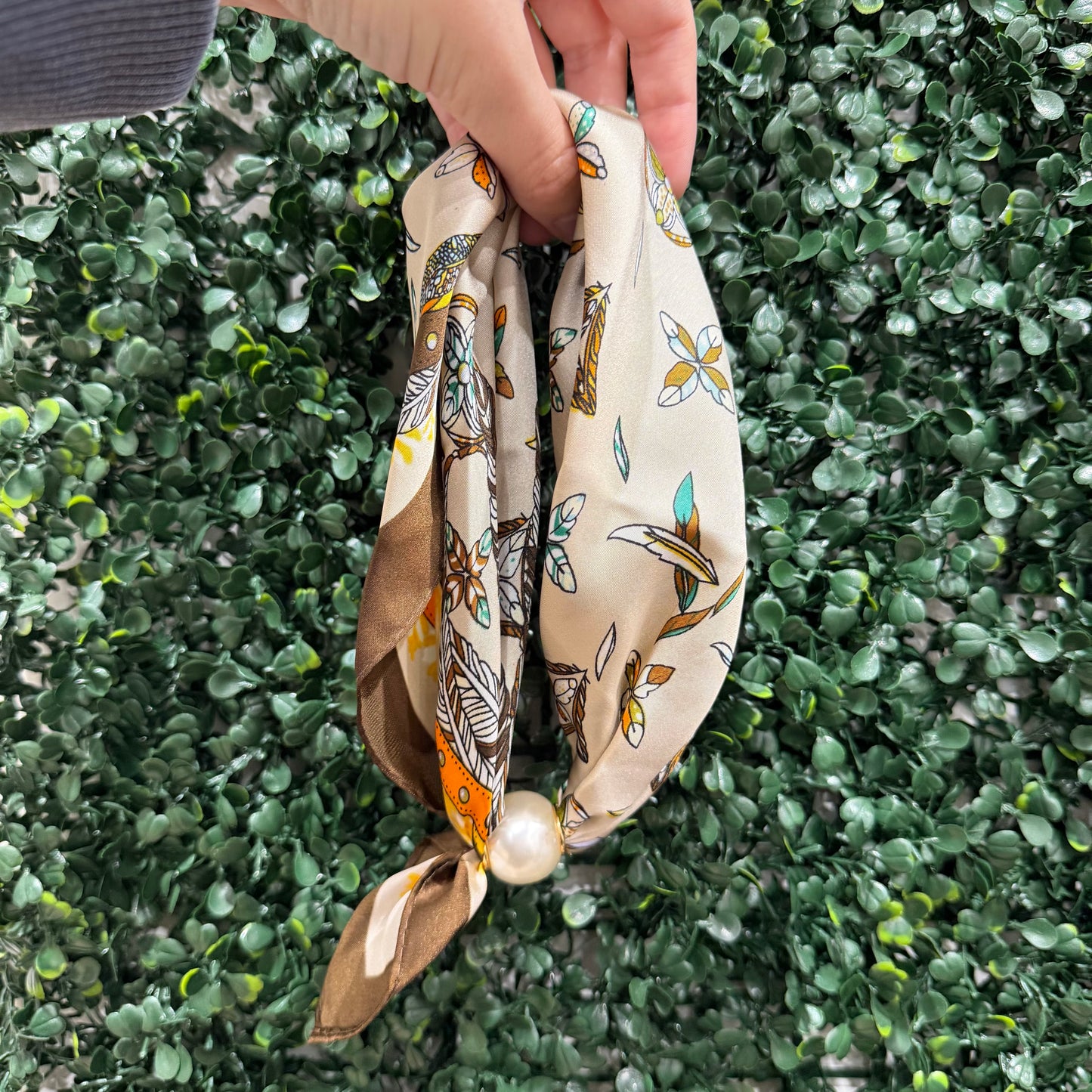 Magnetic Pearl Scarf Necklace | Feathers