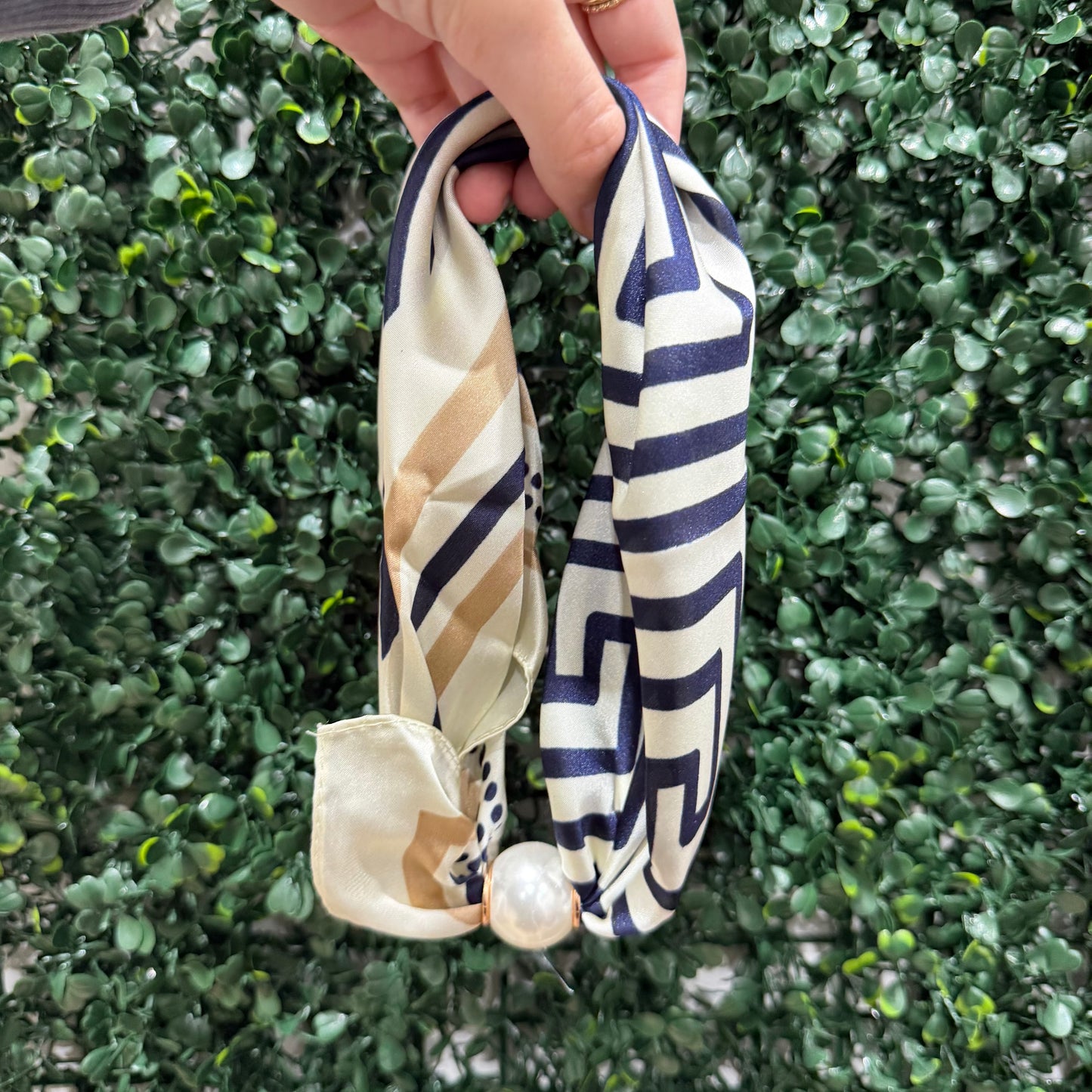 Magnetic Pearl Scarf Necklace | Navy Stripe