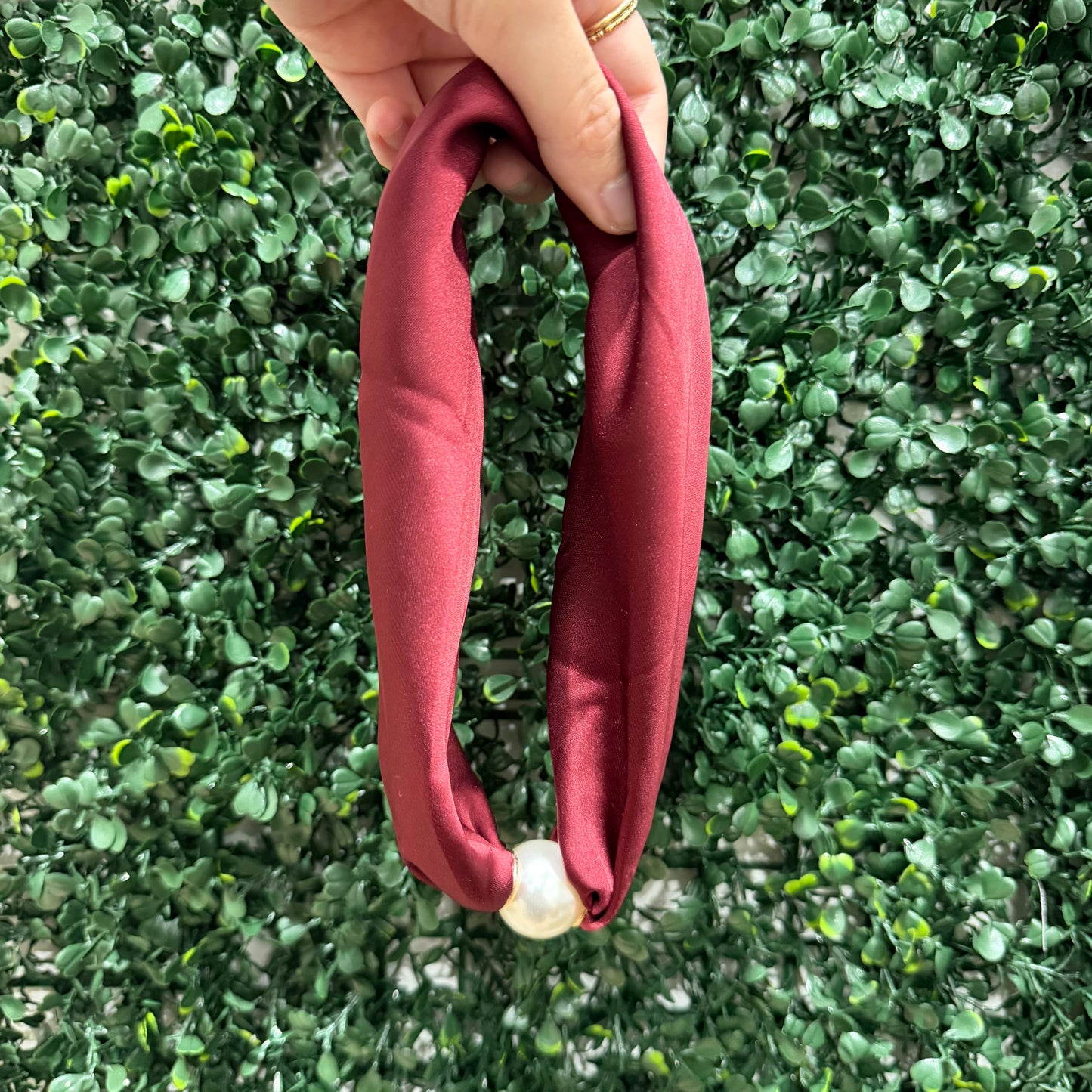 Magnetic Pearl Scarf Necklace | Maroon