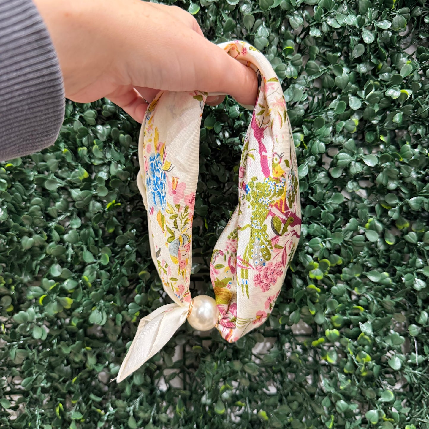 Magnetic Pearl Scarf Necklace | Ivory Floral