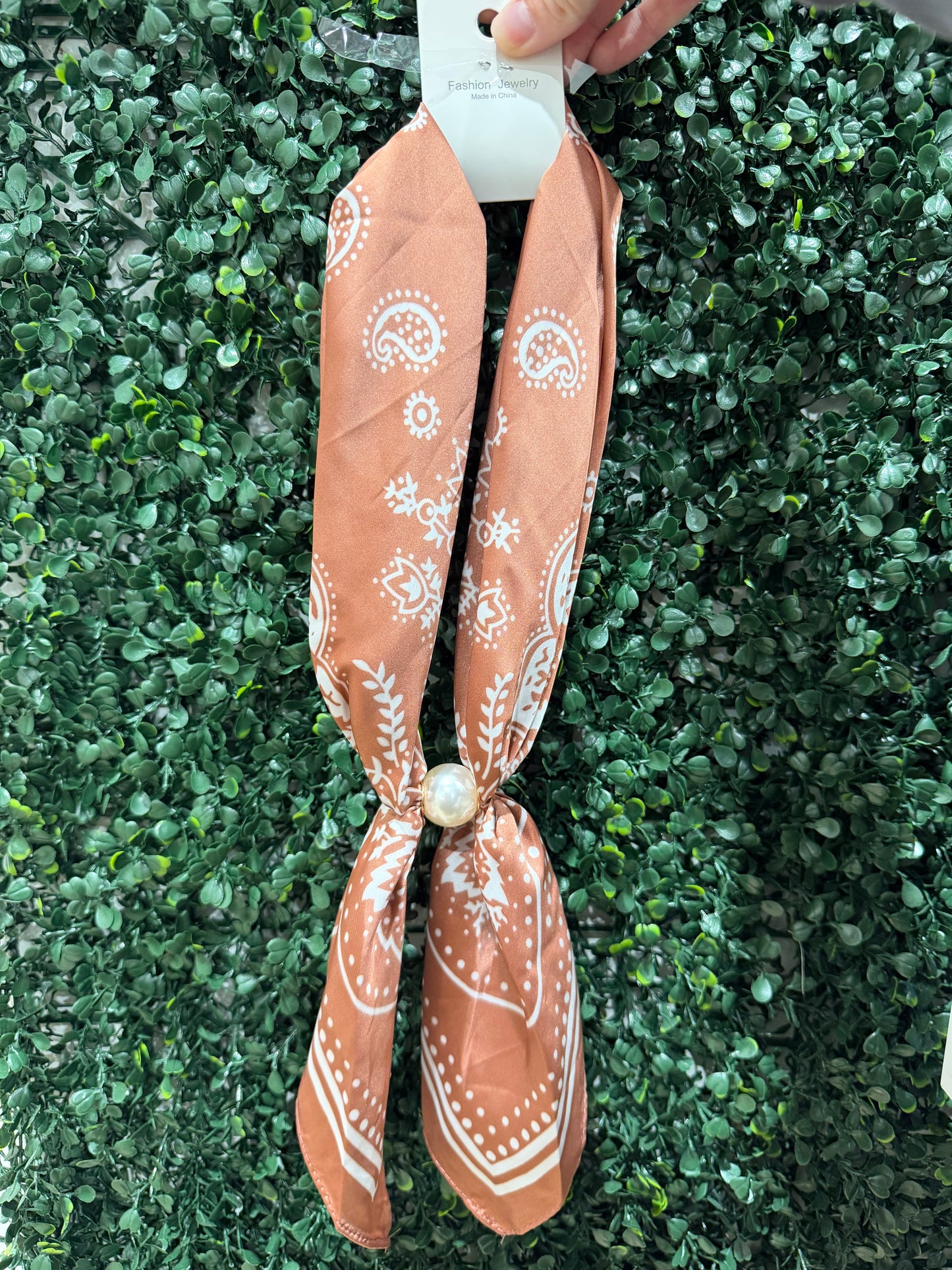 Magnetic Pearl Scarf | Light Brown