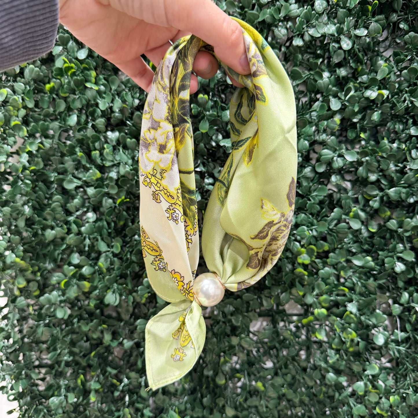 Magnetic Pearl Scarf Necklace | Green Floral