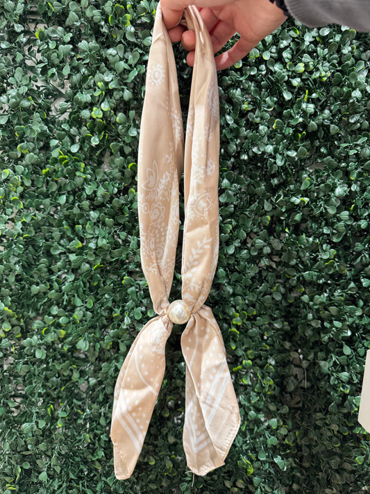 Magnetic Pearl Scarf | Champagne