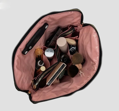 Timeless Quilted Litt Black Makeup Case